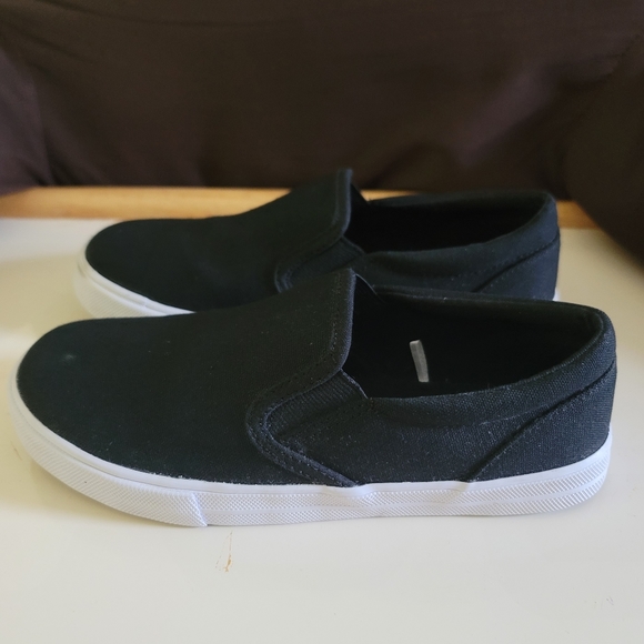 NWOT Childrens Place Slip on Canvas Sneakers Size 3 - Picture 6 of 9